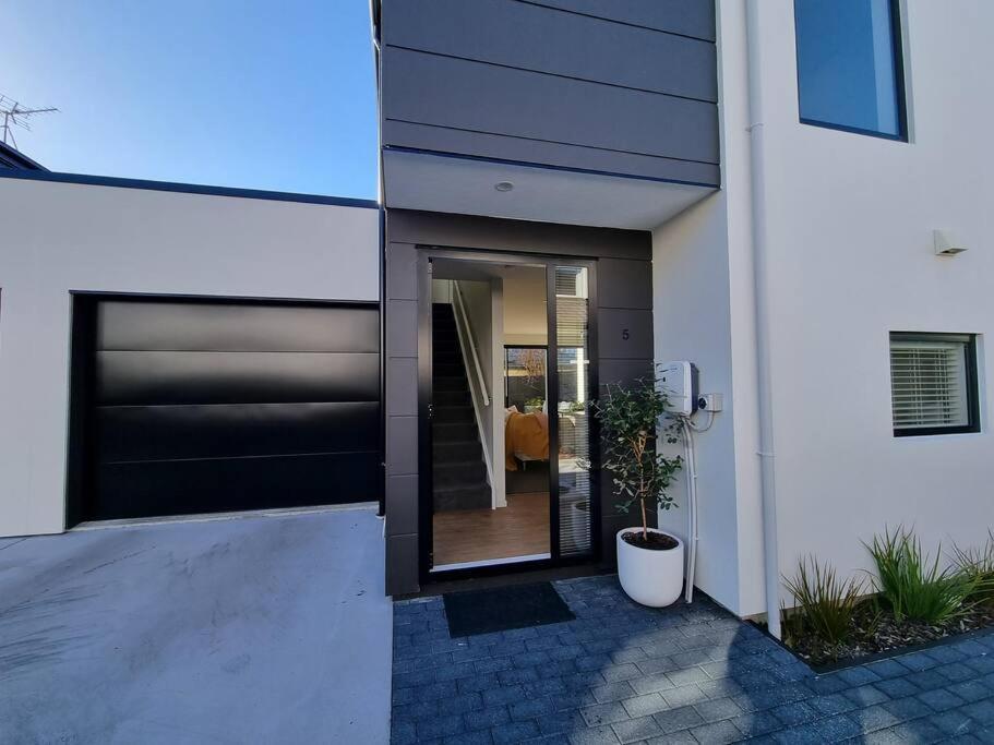 Central Home With Internal Garage - Close To Cbd! Christchurch Exterior photo